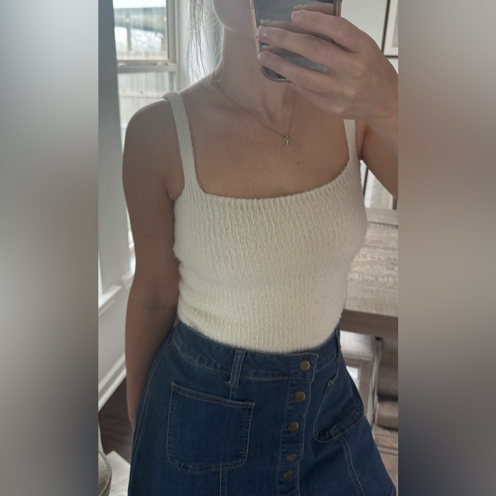 Elegant White Sweater Knit Tank Top - Picture 13 of 13